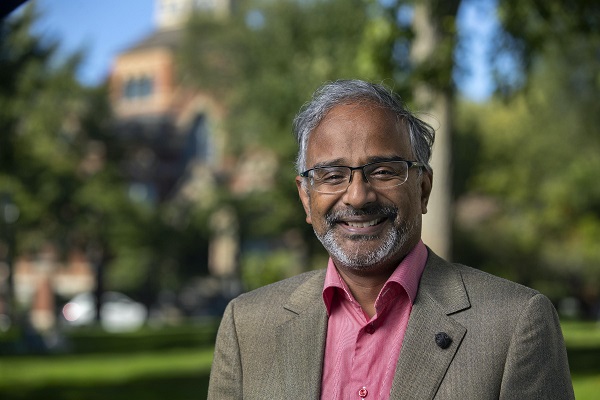 Suresh Venkatasubramanian headshot