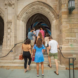 New students approach the main entrance of Yale Law School