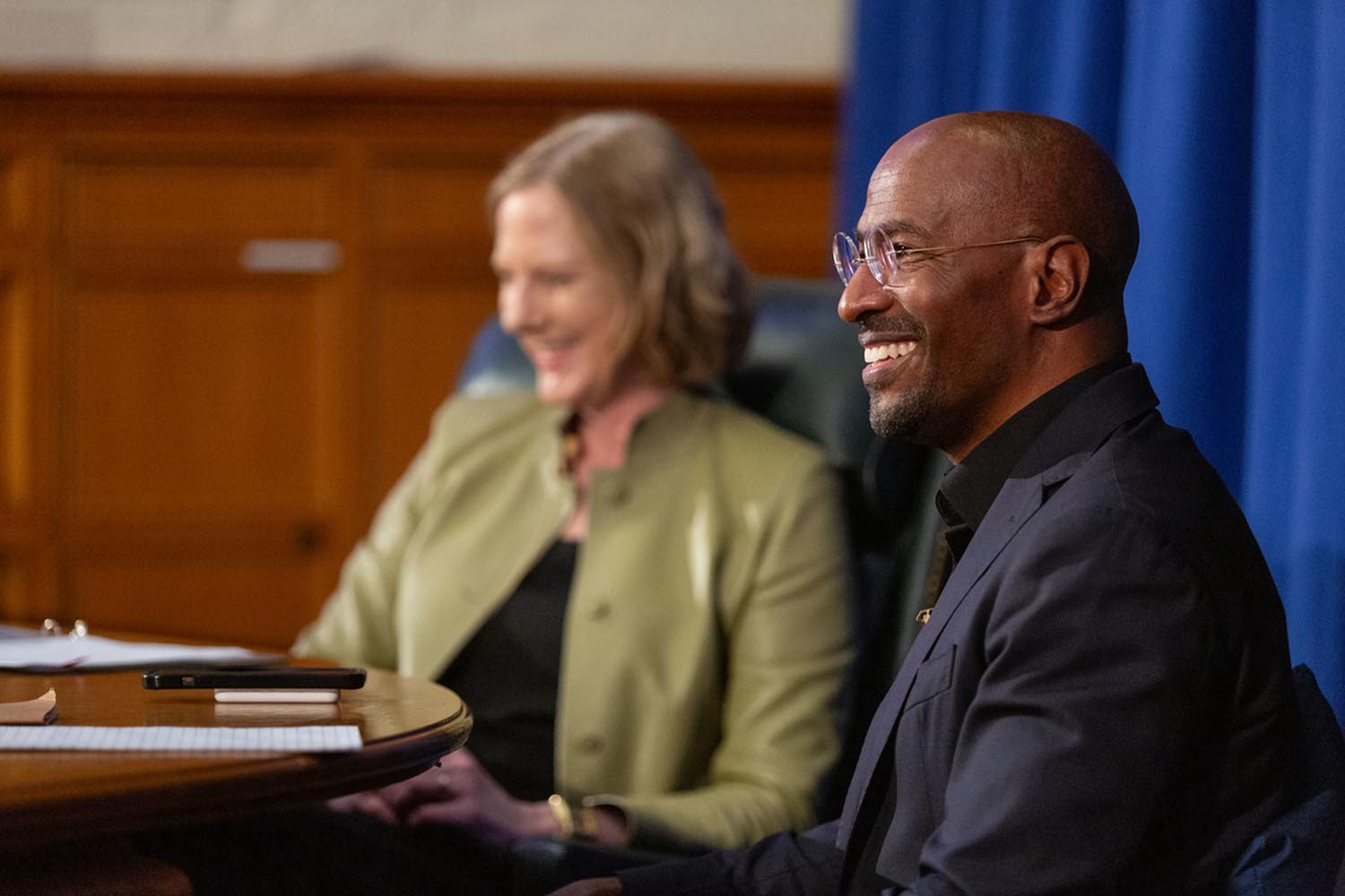 Van Jones at alumni weekend discussion with Dean Heather Gerken