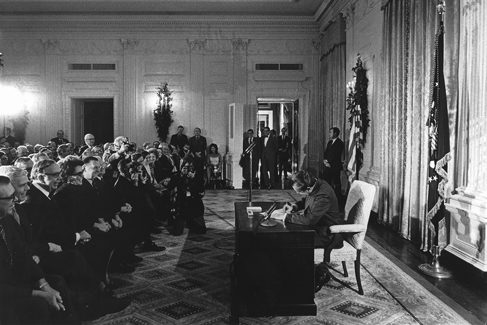 National Cancer Act signed by Nixon