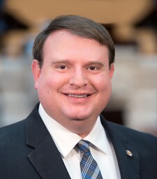 Headshot of Larry J. Obhof ’03