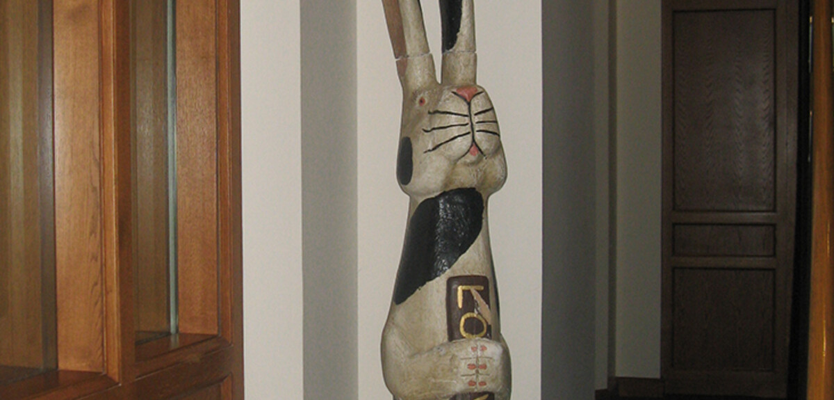 Rabbit sculpture